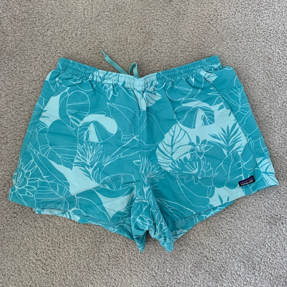 Patagonia 5’’ baggies shorts blue leaf pattern